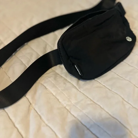 lululemon athletica Black Belt Bag - Picture 1 of 5